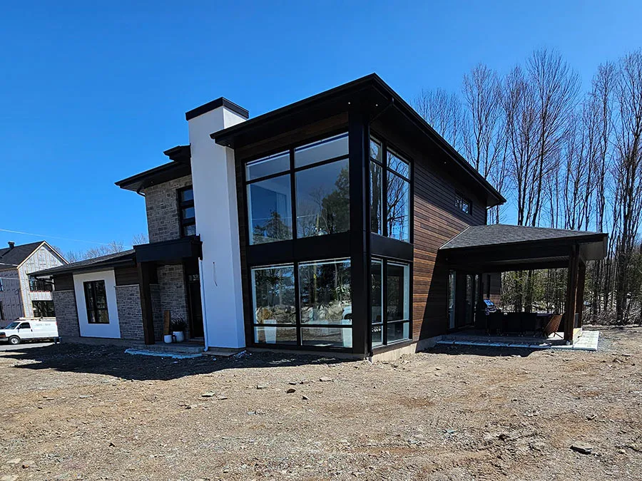 Réalisation 10 Top Gouttière — Protection contre débris et neige à Granby